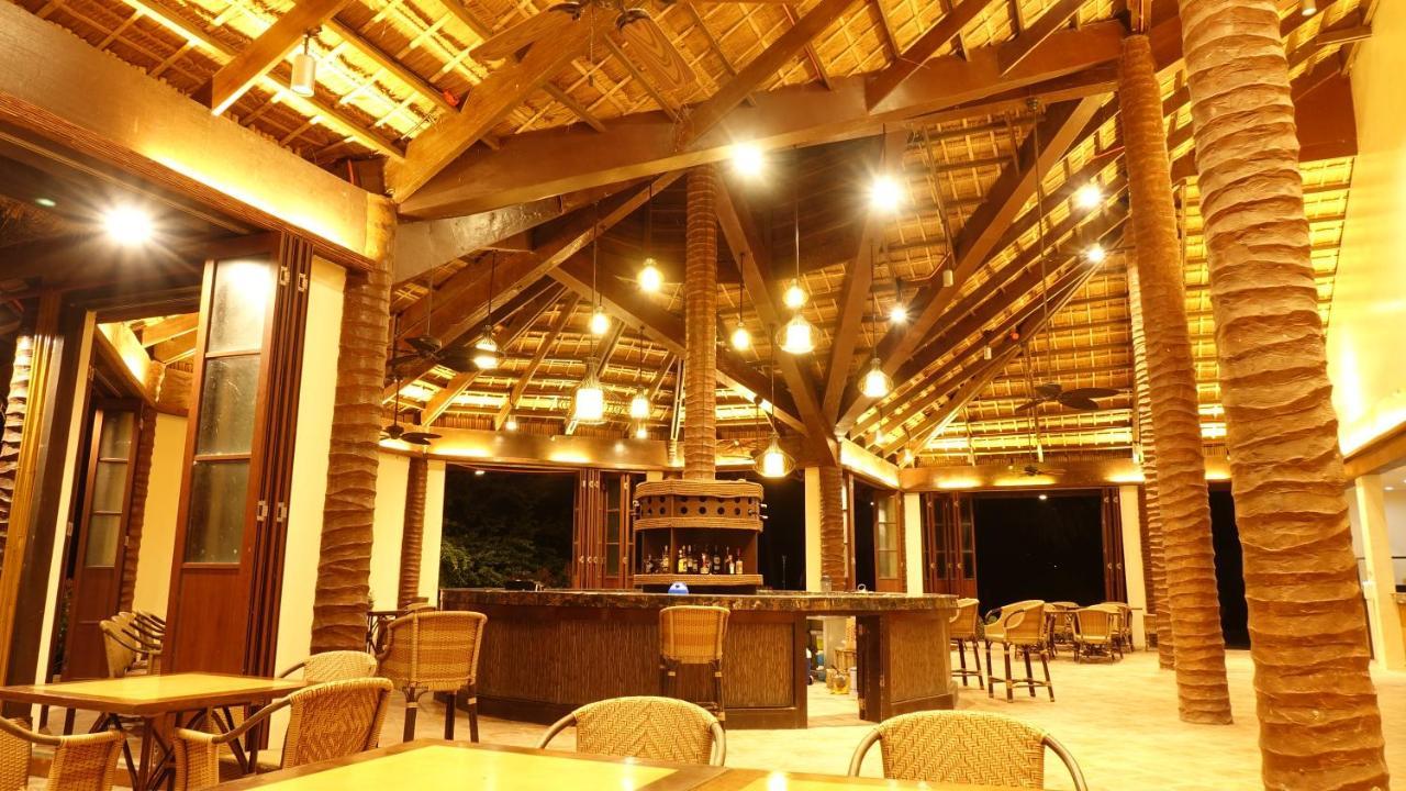 Fridays Puerto Galera Hotel Exterior foto