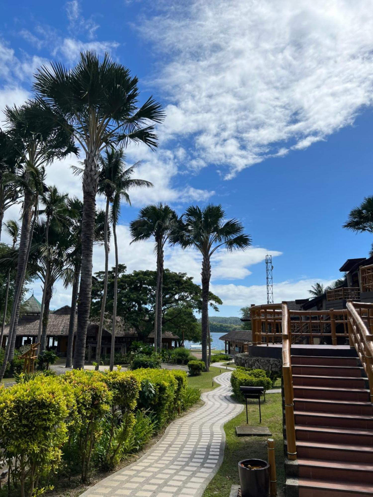 Fridays Puerto Galera Hotel Exterior foto