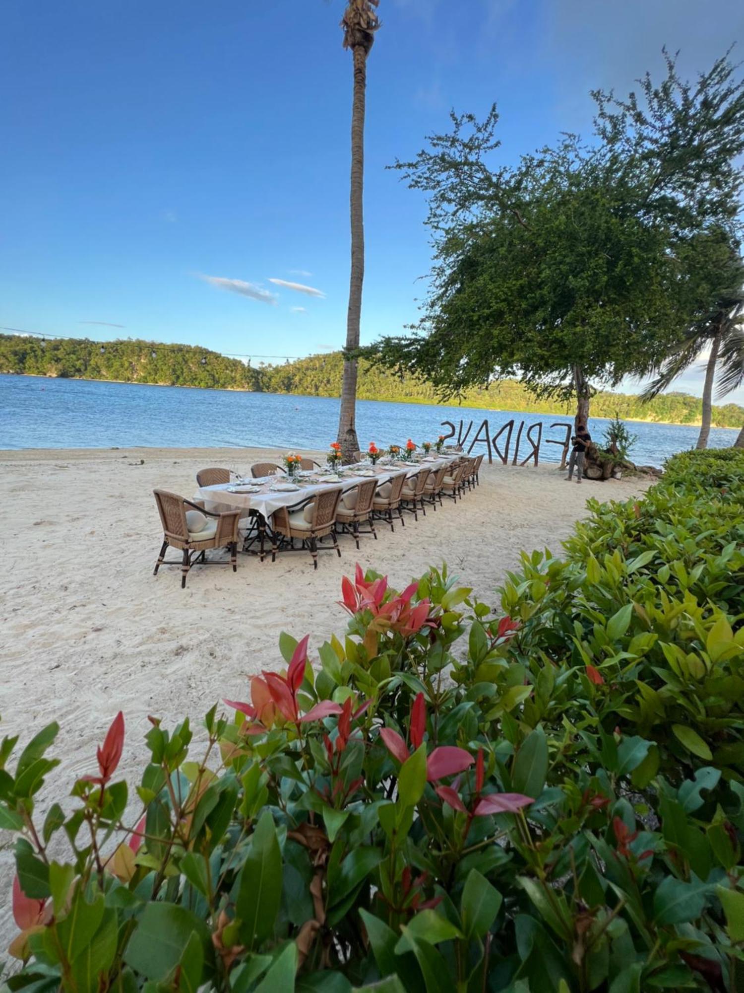 Fridays Puerto Galera Hotel Exterior foto