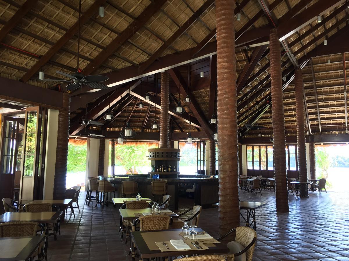 Fridays Puerto Galera Hotel Exterior foto