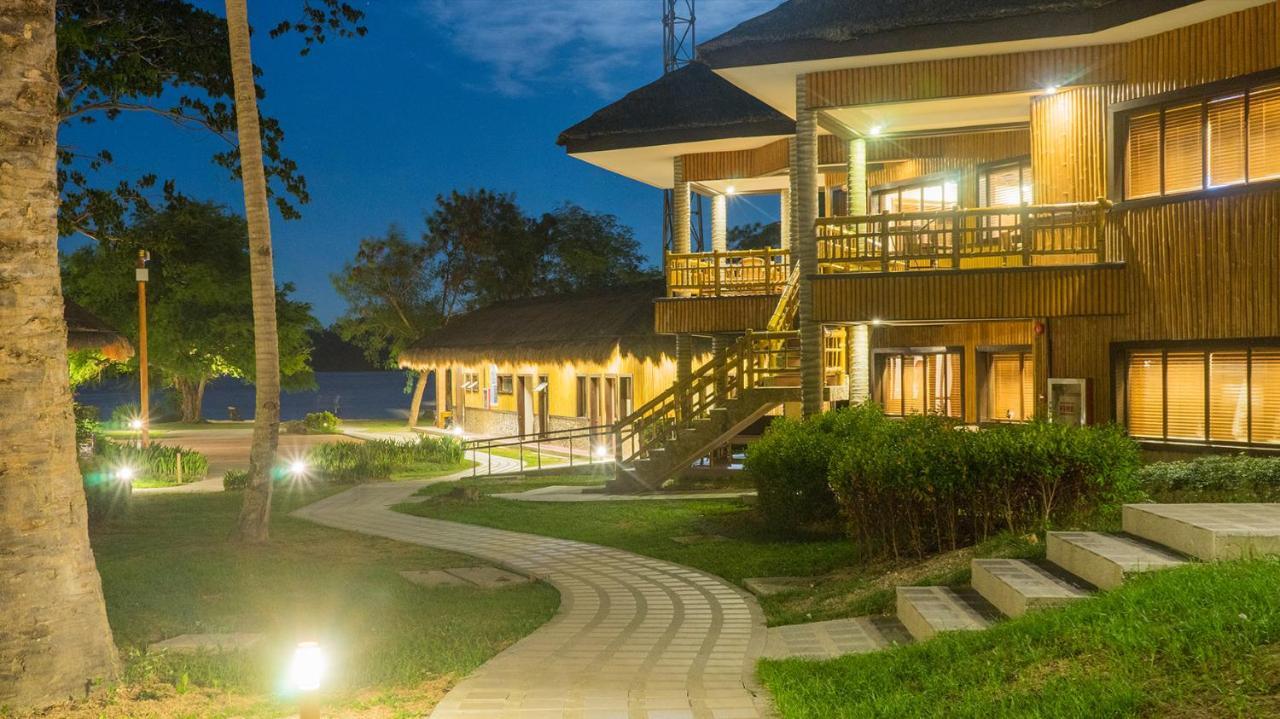 Fridays Puerto Galera Hotel Exterior foto